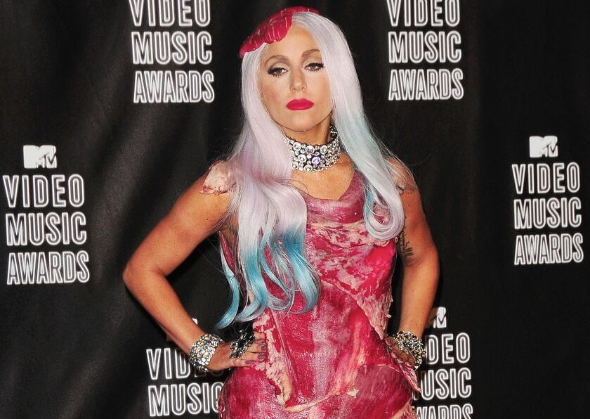 Леди Гага в "мясном костюме"