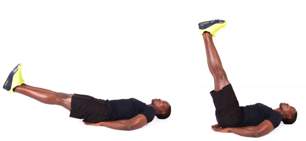 Подъем ног - классическое упражнения для дома, которое прорабатывает нижние мышцы пресса