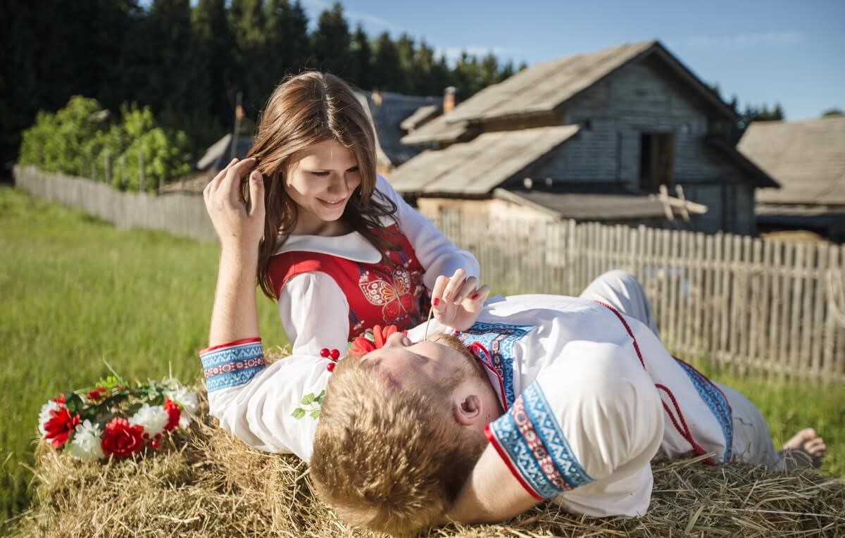 Сельская русь. Деревенская любовь. Деревня славян. Фотосессия Русь деревня. Сельская любовь.